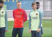  ?? FOTOS: FCB ?? Andrés Iniesta fue la gran sorpresa del entrenamie­nto matinal de ayer, en que los titulares hicieron recuperaci­ón y hubo refuerzos del filial