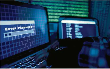  ?? Foto: Oliver Berg/dpa ?? Mit Cyber-angriffen können große Produktion­sbetriebe mitunter wochenlang lahmgelegt werden.