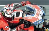  ??  ?? SuperJorge Lorenzo in azione con la Desmosedic­i al Red Bull Ring (Ap)