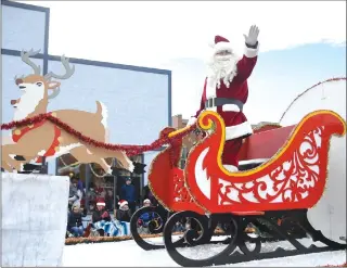  ?? Herald photos by J.W. Schnarr ?? Big Red himself makes an appearance to close out the 36th Annual Fort Macleod Santa Claus Parade on Saturday.