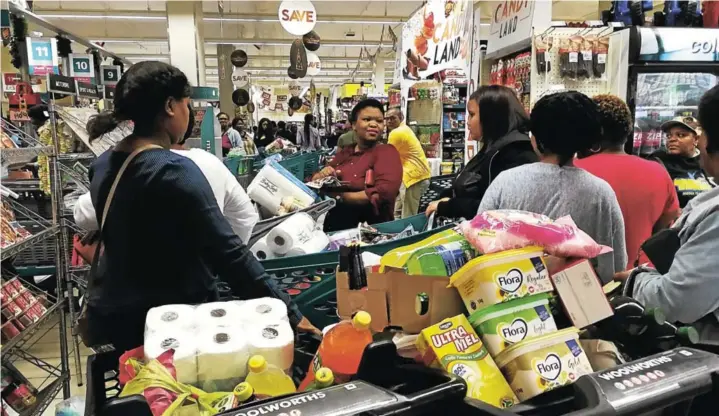  ?? / ALAN EASON ?? Many South African consumer are gearing up for Black Friday this week, but this time around spending is likely to be stifled as households­are battling with the rising cost of living worsened bythe Russia-Ukraine war.