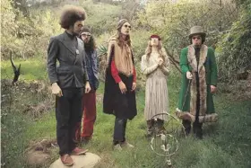  ?? ?? La Magic Band nel periodo di ‘Trout Mask Replica’ (1969): al centro Zoot Horn Rollo, al 62esimo posto nella lista dei cento migliori chitarrist­i di rock stilata dalla rivista ‘Rolling Stone’.