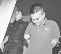  ?? — Gambar Bernama ?? PERTUDUHAN: Soon dibawa keluar dari kamar Mahkamah Majistret di Melaka, semalam.