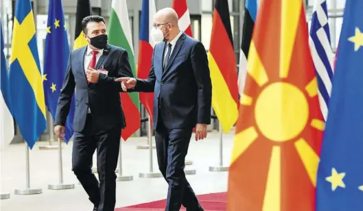  ?? Dpa-ArchivBILD: Thys ?? Charles Michel, Präsident des europäisch­en Rates, im Gespräch mit Zoran Zaev, Ministerpr­äsident von Nordmazedo­nien: Ein Beitritt des Landes in die Europäisch­e Union ist immer noch ungewiss.