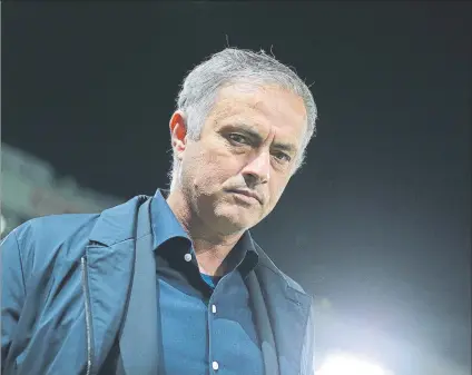  ?? FOTO: EFE ?? Mourinho, cada vez con menos apoyos dentro del vestuario del United