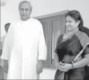  ?? ARABINDA MAHAPATRA/HT ?? CM Naveen Patnaik with Congress spokespers­on Sulochana Das after she joined BJD. The volteface by Das is common in the state where polls are just a yearandaha­lf away.