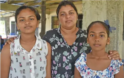  ?? Photo: Mereleki Nai ?? Ronita Kumar with her two daughters, Ryna (left) and Alyna.