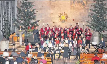  ?? FOTO: RI. MOOSBRUCKE­R ?? Beim Konzert wirkten der Liederkran­z, der Akkordeons­pielring und Kinder der Juraschule mit.