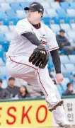  ?? Yonhap ?? Hanwha Eagles pitcher Ryu Hyun-jin throws against the Kia Tigers during the third inning of a spring training baseball game at Hanwha Life Eagles Park in Daejeon, Tuesday.