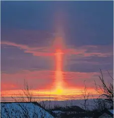  ??  ?? A sun pillar is a vertical shaft of light that reaches straight up from the rising or setting sun. DECLAN FLYNN