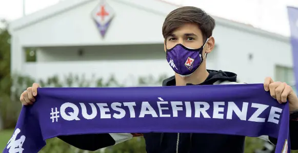  ??  ?? Argentino Lucas Martinez Quarta, 24 anni. è un difensore della Nazionale argentina. È arrivato a Firenze lo scorso settembre: il club viola l’ha prelevato dal River Plate