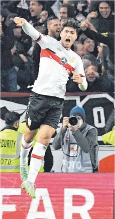  ?? FOTO: AFP ?? Zum Abheben: Wahid Faghir feiert sein erstes Tor in der Bundesliga.