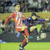  ?? FOTOS: PEP MORATA ?? Granell, capitán del Girona, levanta el trofeo junto a Stuani. Boateng apenas creó peligro, buen partido de Riqui y debut de Todibo