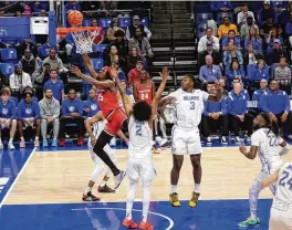  ?? DAVID JABLONSKI / STAFF ?? Dayton’s DaRon Holmes II, here scoring against Saint Louis earlier this month, has been piling up awards, the latest being an All-America nod from AP.