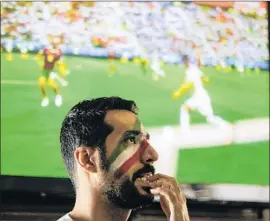  ?? Maria Alejandra Cardona Los Angeles Times By Melissa Etehad ?? SHAHRAD MOOBED watches Friday’s Iran-Morocco World Cup match from a Hollywood bar, where many Iranian Americans gathered to bond over their roots.