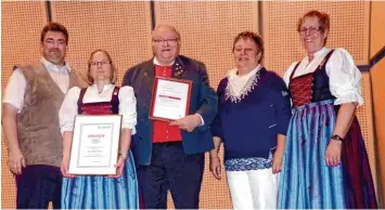  ?? Foto: Erika Müller ?? Ehrungen beim Liederkran­z Ettringen. Auf dem Foto (von links): Richard Hoffmann, Irmgard Ressel, Thomas Müller, Christel Hol denried, und Christa Stiegeler.