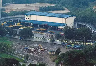  ??  ?? PROJEK insinerato­r yang dicadangka­n di tapak pemindahan sementara sampah, Bukit Beringin.