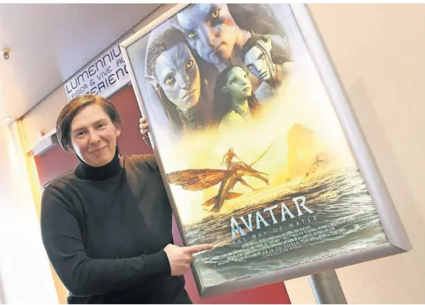  ?? FOTO: CHRISTIAN BEIER ?? Theaterlei­terin Alexandra Meifert hätte nicht damit gerechnet, dass Avatar in der Gunst der Zuschauer so weit oben landet.