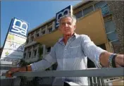  ??  ?? Claude Paille devant les locaux de la MSA à Draguignan, où il travaillai­t et qu’il a bloqués avec ses collègues en grève.