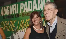  ??  ?? Il compleanno Grande festa ieri in un ristorante di Lissone, in Brianza, per il compleanno numero 77 del «Senatùr» Umberto Bossi, fondatore della Lega lombarda (poi Nord)