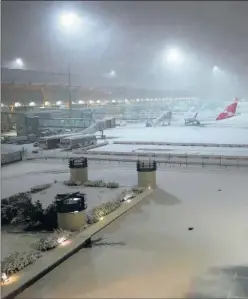  ??  ?? El aeropuerto de Barajas tras el paso del temporal Filomena.