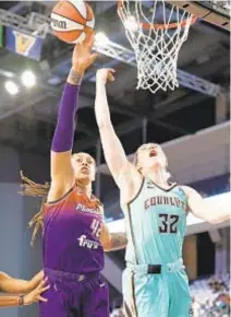  ?? GETTY ?? Sami Whitcomb tries to shoot over Brittney Griner in Thursday night’s playoff clash in Phoenix.