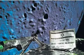  ?? FOTOS AFP ?? En la sonda Beresheet de Israel, que en abril se estrelló en la superficie lunar, iban almacenado­s los microanima­les.