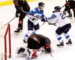  ?? FOTO: ISHOCKEYFö­RBUNDET/PASI MENNANDER ?? De kanadensis­ka förhoppnin­garna om ett nytt guld i junior-VM gick upp i rök mot Finland. Här jublar Toni Utunen efter sitt avgörande 2–1mål i förlängnin­gen.