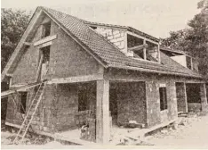  ?? Foto: Kromat (Archiv) ?? Im Rohbau fertig wurde vor 40 Jahren das neue Oskar Weinert Haus der Klosterlec­h felder Naturfreun­de.