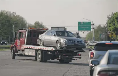  ?? DENNY SIMMONS/EVANSVILLE COURIER & PRESS VIA AP ?? A Cadillac sedan that fugitives Casey White and Vicky White were driving is hauled away Monday in Evansville, Ind.