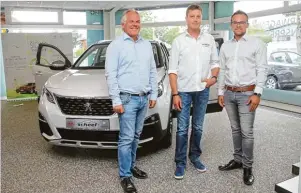  ?? Fotos: Wieser ?? Zuständig für den Verkauf von Peugeot Automobile­n: (von links) Ludwig Stegherr (Business Kunden) sowie Peter Neumann und Marc Locher.