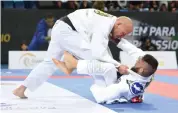  ?? UAEJJF ?? Alexandre Ribeiro, above, suffered a shock loss in the 94kg division, but he was gracious in defeat