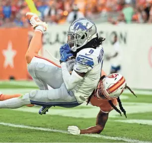  ?? JULIO AGUILAR/GETTY IMAGES ?? Jameson Williams of the Lions catches a touchdown over Ryan Neal of the Buccaneers during the third quarter at Raymond James Stadium on Sunday.