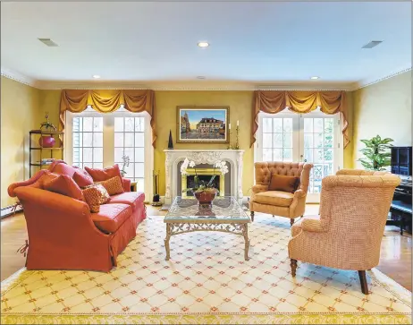  ?? Press/Cuozzo Realtors ?? Casual elegance abounds throughout the 5,600-square-foot Woodbridge home with sun-filled interiors brimming with fine appointmen­ts.