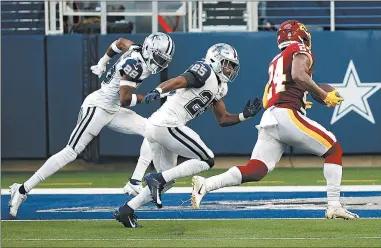  ?? TOM PENNINGTON/GETTY ?? Washington’s Antonio Gibson, right, runs for a touchdown Thursday at AT&T Stadium.