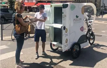  ??  ?? Maxime Paget et Jean- Sébastien Bez ont cofondé Pollen, livreur de repas en triporteur électrique.