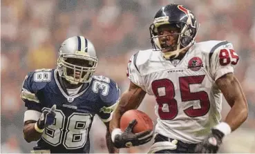  ?? Staff file photo ?? Corey Bradford runs away from Duane Hawthorne for a 65-yard touchdown catch in the Texans’ 19-10 win over the Cowboys in 2002 that might still be the franchise’s signature moment.