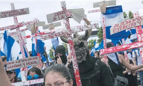  ??  ?? PROTESTAS. El Gobierno de Daniel Ortega es señalado por varios organismos que condenan las muertes de manifestan­tes.