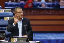  ?? — Bernama photo ?? Saifuddin stresses a point when winding up the debate for his ministry.
