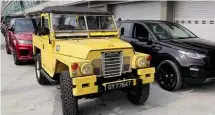  ??  ?? Over 100 Land Rovers lined up at the start in Singapore