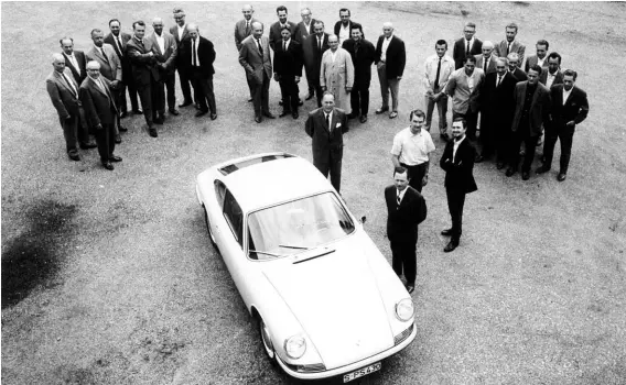  ??  ?? Below: The 901 design team at Zuffenhaus­en. In front is Ferry Porsche, behind him Hans Tomala, Ferdinand Piëch and Ferdinand Alexander ‘Butzi’ Porsche. Hans Mezger is on the left side of the right-hand group