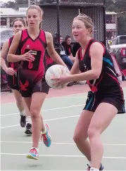  ??  ?? Warragul A grade centre Hayley Roberts drives the Gulls to a four-goal win over Maffra in Gippsland League. Photograph: Paul Cohen.