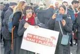  ?? ?? Prosvjed na Markovom trgu protiv Zakona o pomorskom dobru i morskim lukama organizira­la je inicijativ­a ‘Javno je dobro’