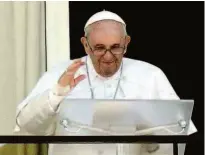  ?? Filippo Monteforte/afp ?? Papa Francisco faz a oração do Angelus na varanda do hospital Gemelli