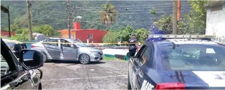  ??  ?? La Policía Federal mantiene combate en contra de los asaltantes/ El Sol de Orizaba