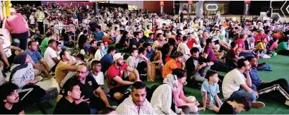  ?? ?? A crowd of football enthusiast­s watches the first match of Fifa World Cup 2022 at the City Centre Etisalat by E& Mirdif Stadium in Dubai.