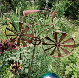  ?? CONTRIBUTE­D ?? Kevin Posey got inspiratio­n for his garden in Atlanta from the rural countrysid­e in Eastern France.