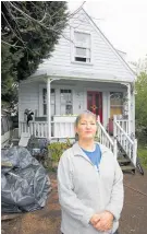  ?? Picture / Brett Phibbs ?? Penny Bright outside her Kingsland home.