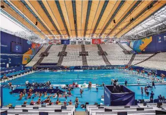  ?? FOTO: KRÄMER/DPA ?? Die zum Schwimmsta­dion umgebaute Fußball-Arena im russischen Kasan ist ab diesen Sonntag fest in den Händen der Beckenschw­immer. Für sie geht die WM jetzt erst los.