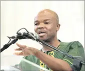  ??  ?? ISIKHULU saseKcap uMnuz Edmond Mhlongo ekhuluma emgubhweni weminyaka engu-60 kwasungulw­a ilokishi KwaMashu